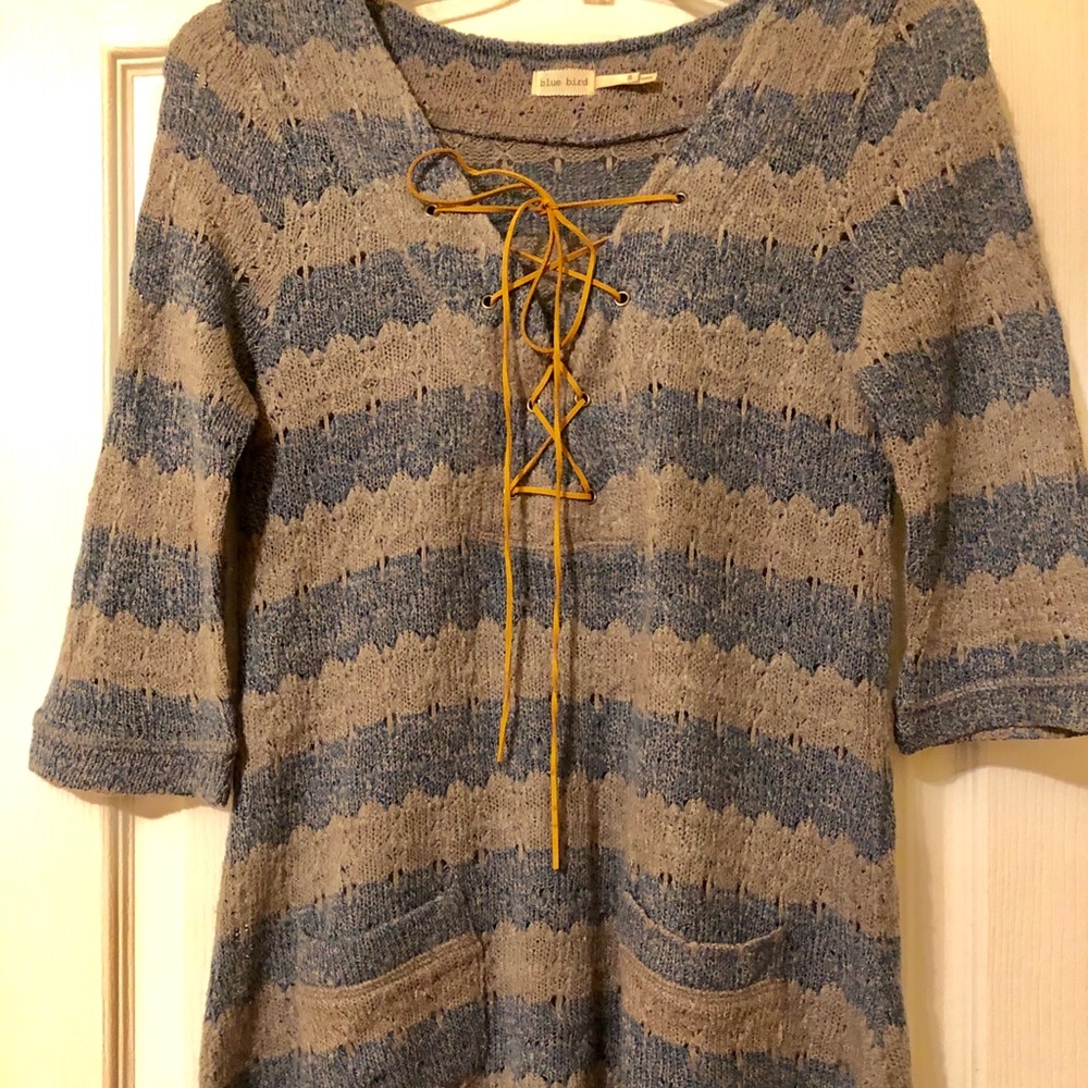 ADORABLE TOP WITH LEATHER LACEUP IN THE FRONT.